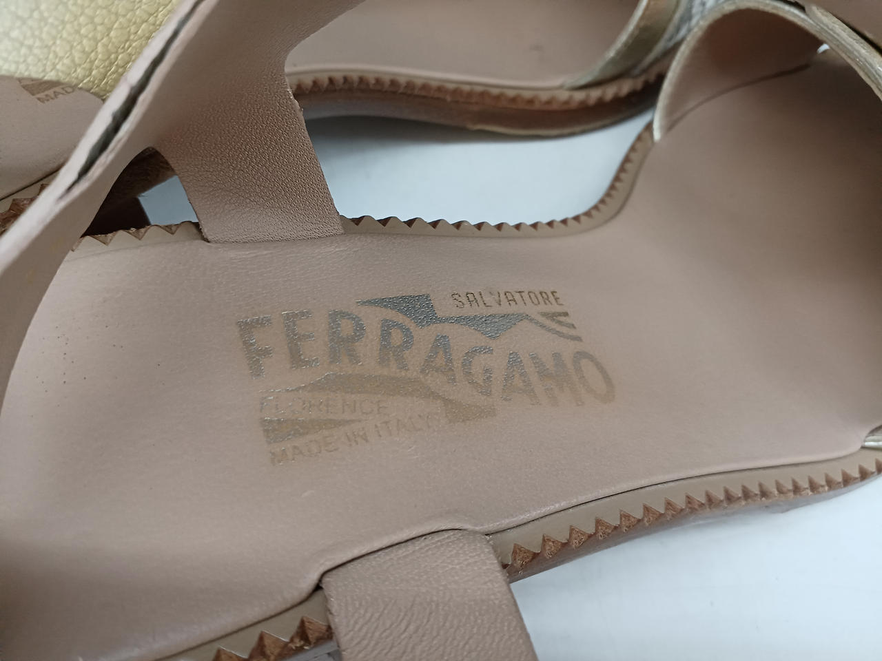SALVATORE FERRAGAMO|フェラガモ サンダル ガンチーニ 25.5cm