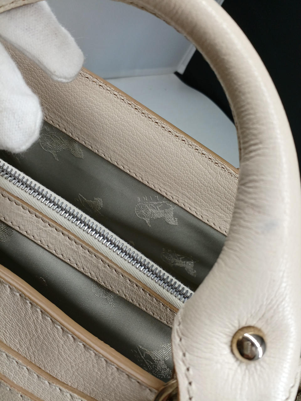 ハンドル部分薄いシミあり