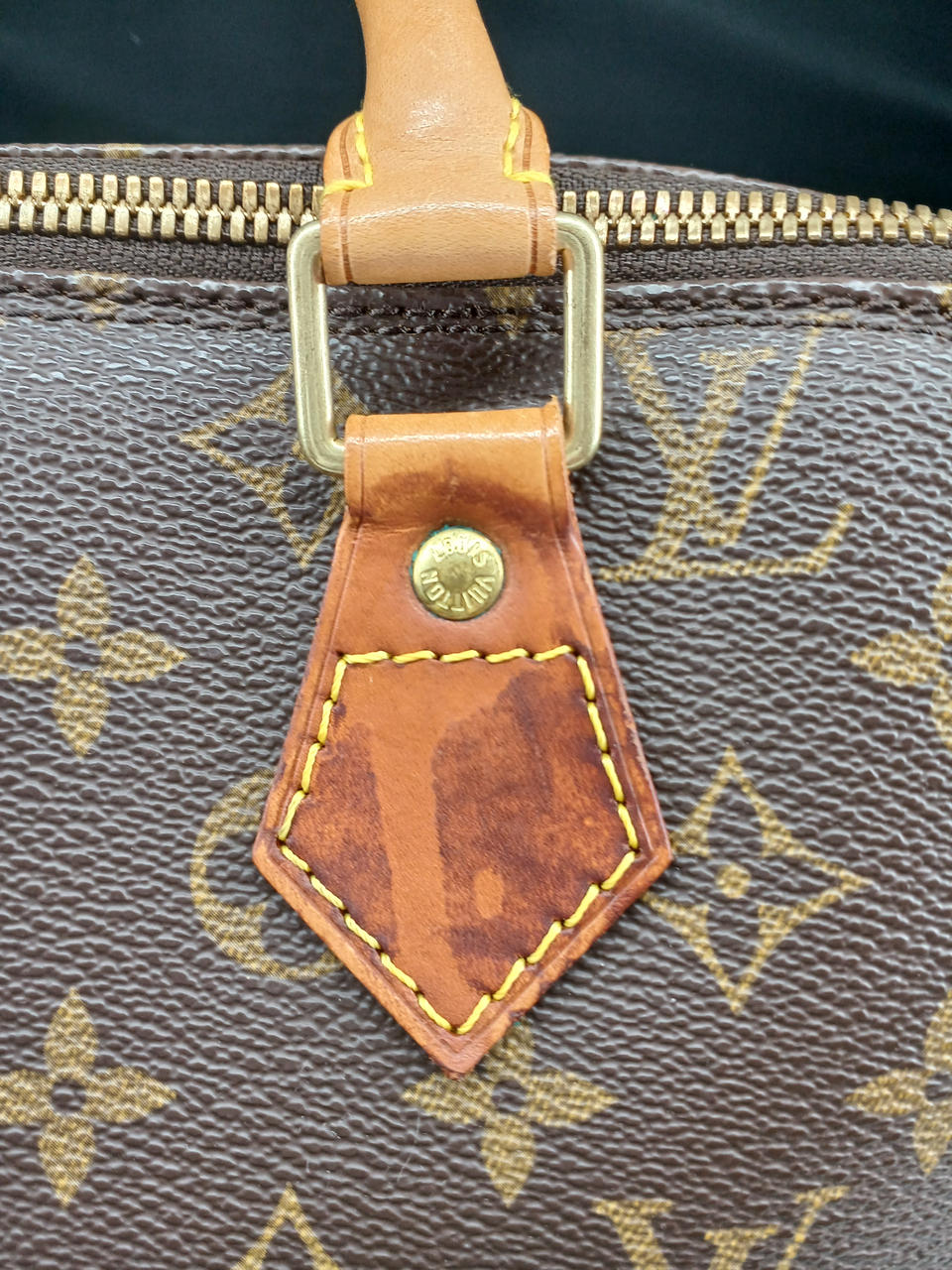 レザー部分シミあり