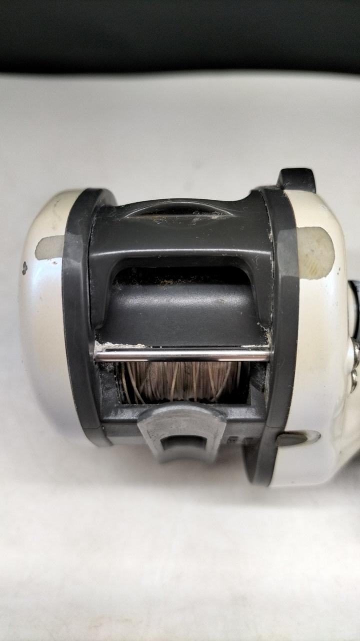 キズや汚れがあります。