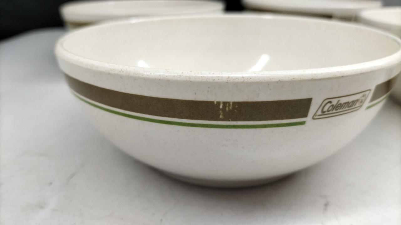 1つ縁に塗装の剥がれがあります。