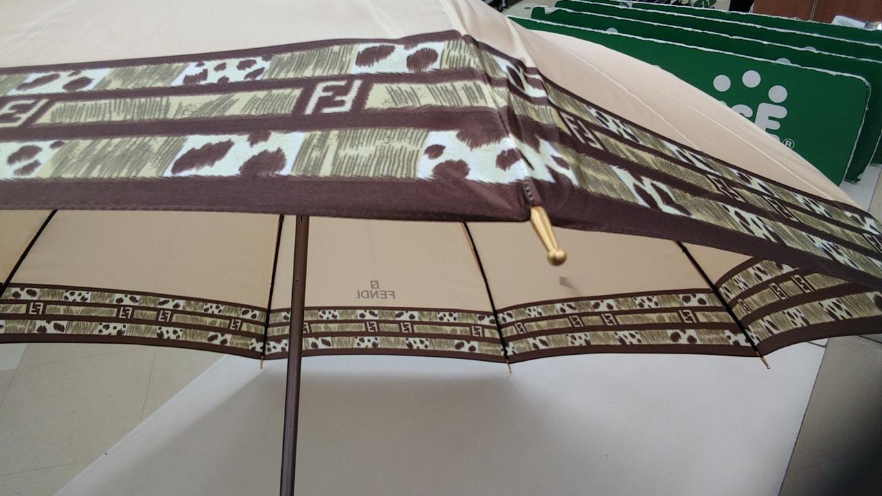 【美品】FENDI フェンディ イタリア　長傘 デカロゴ　希少品　マルチカラー 美品】FENDI フェンディ イタリア 長傘 デカロゴ 希少品 マルチ