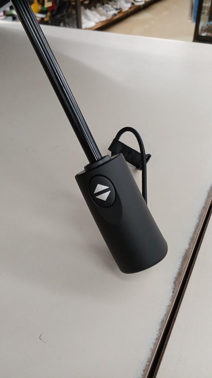 ボタンがありワンプッシュで開けます。