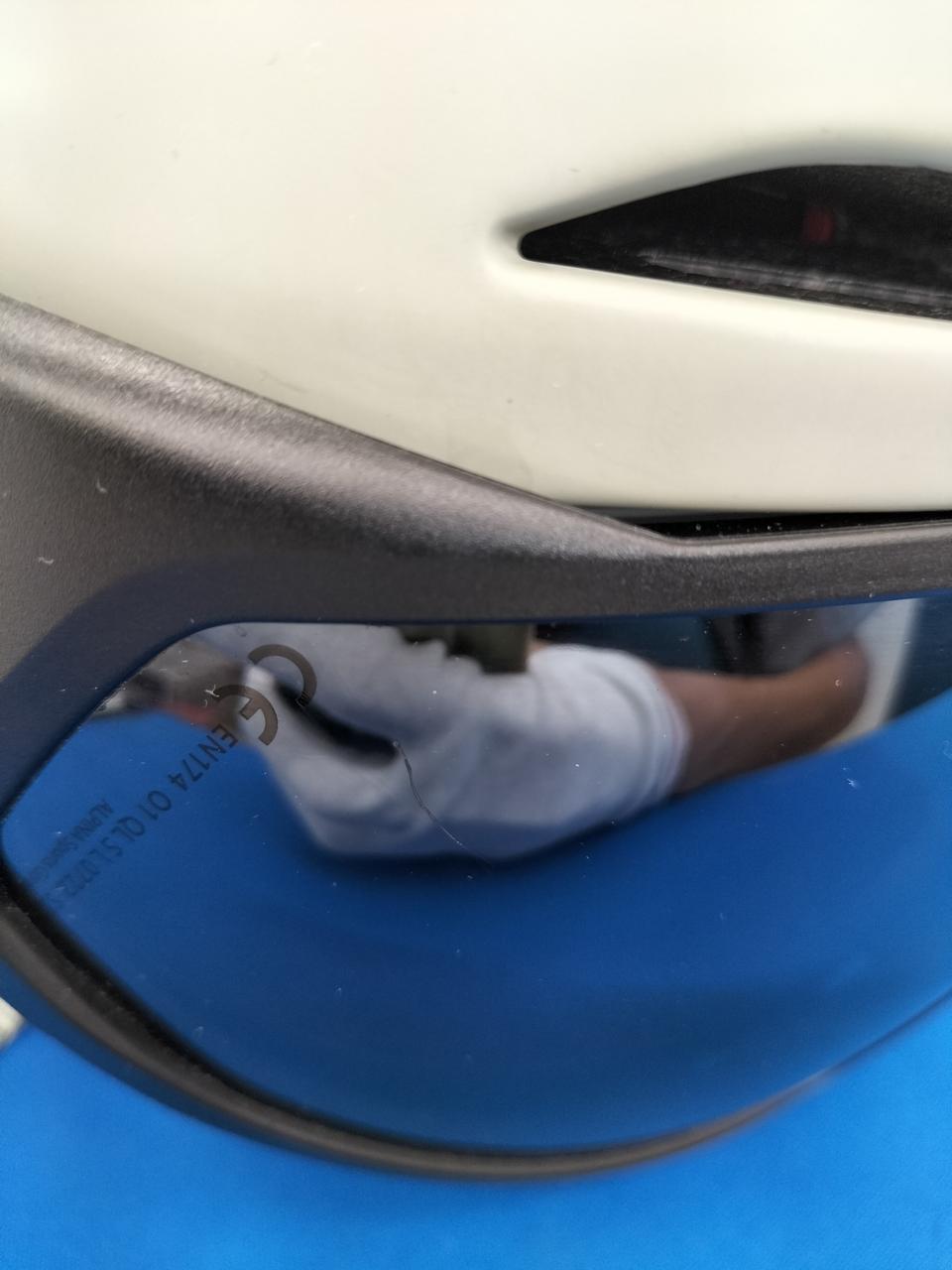 ゴーグルキズあり