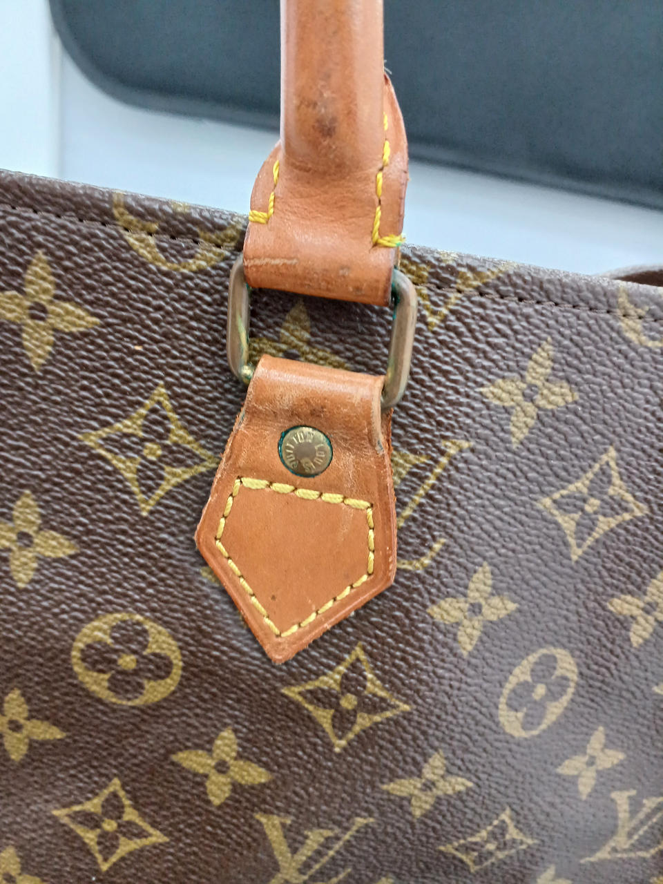 金属部分変色あり