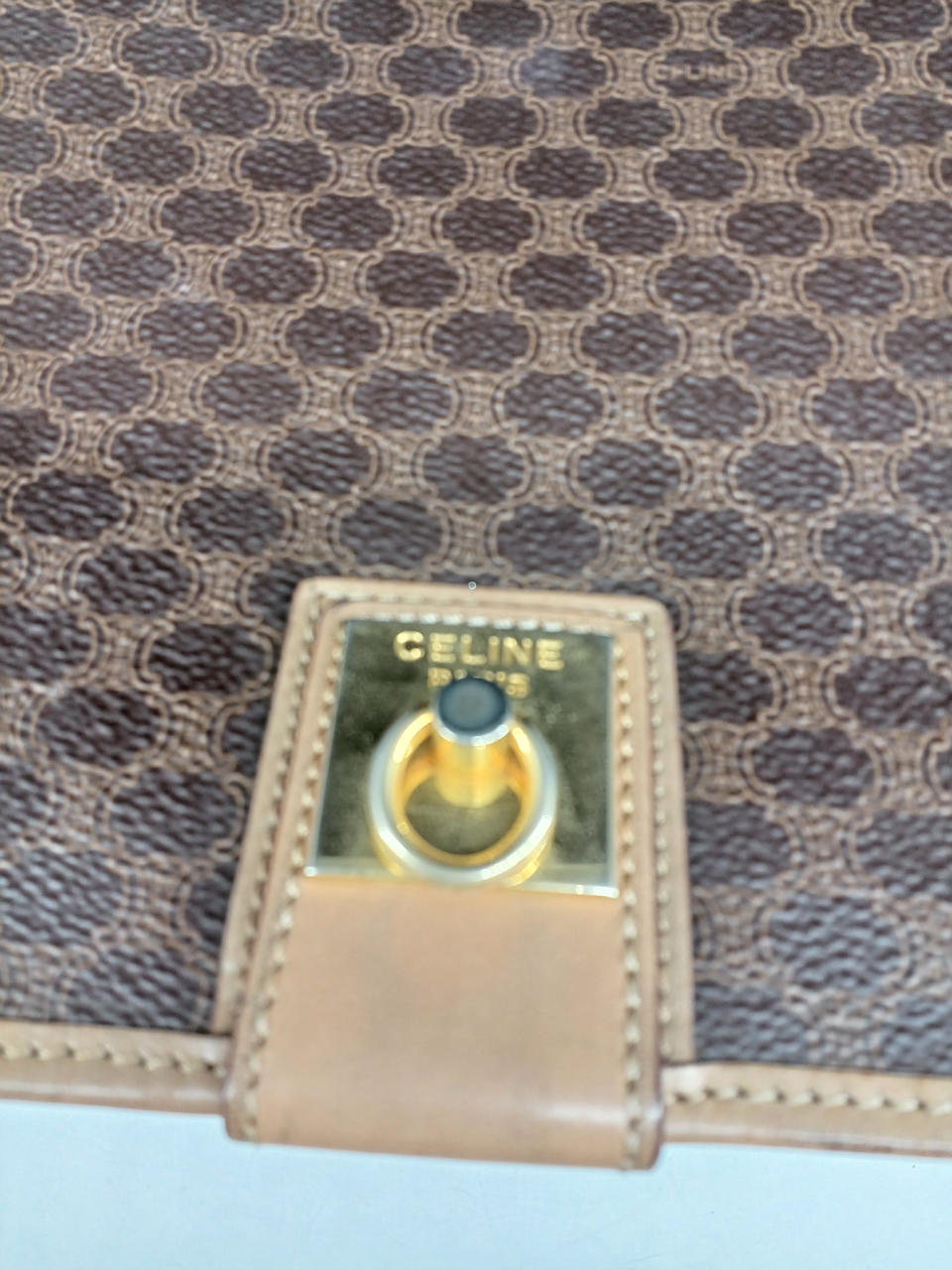 金属部分変色キスあり