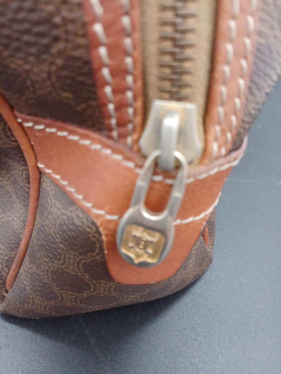 金属部分変色あり