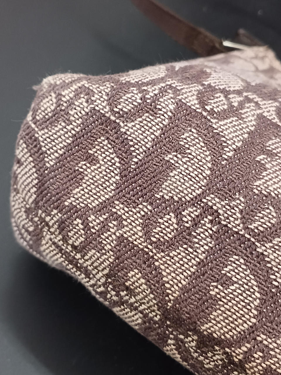 キャンバス地変色あります