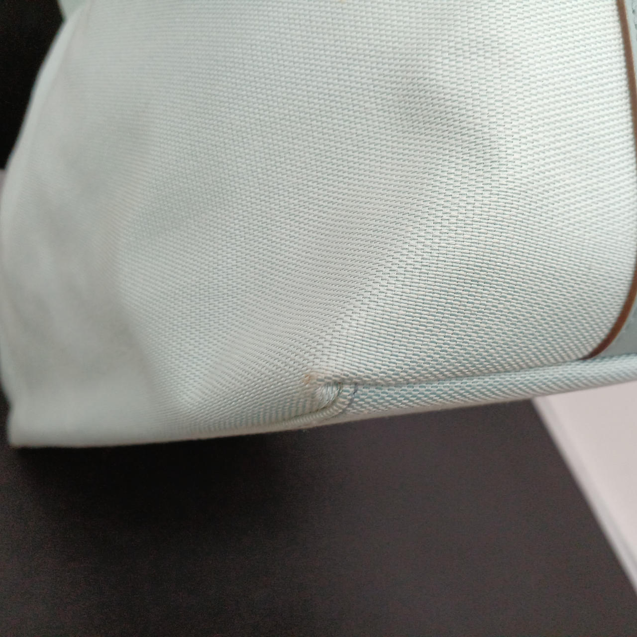 角すれ少々あり