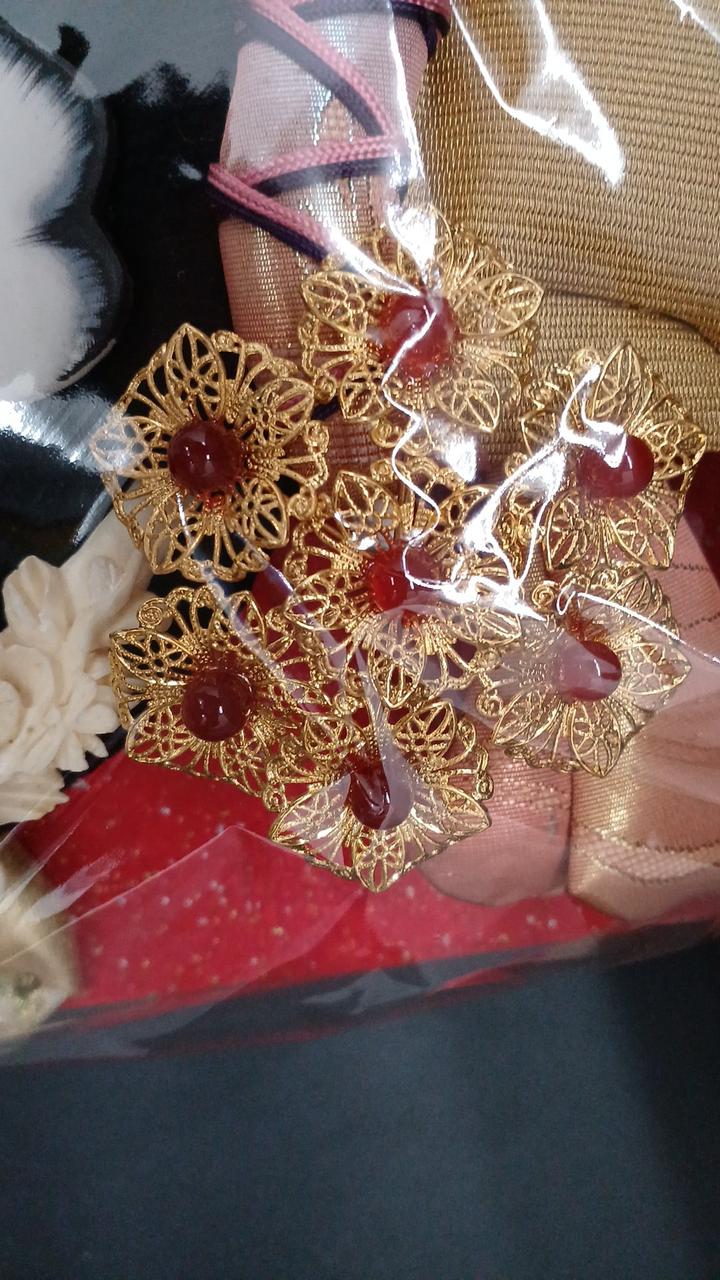 かんざしの部分にメノウが使われています。