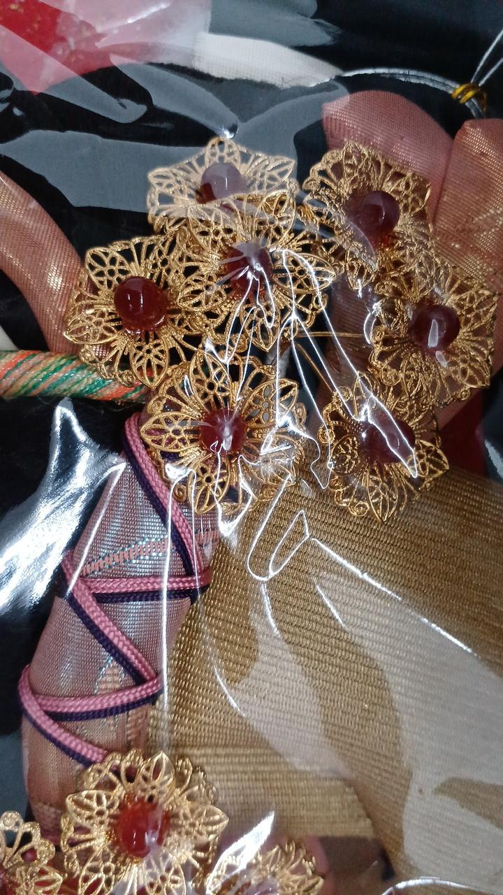 かんざしの部分にメノウが使われています。