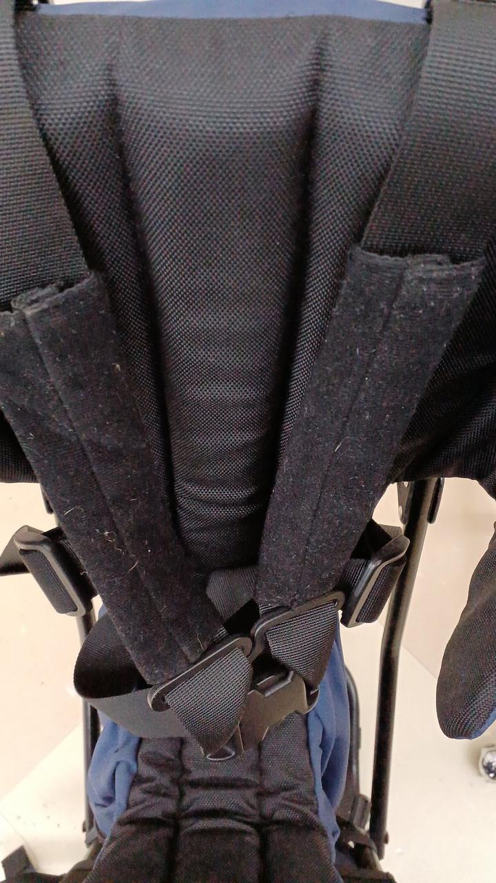 肩ベルトカバーに毛羽立ちあります。