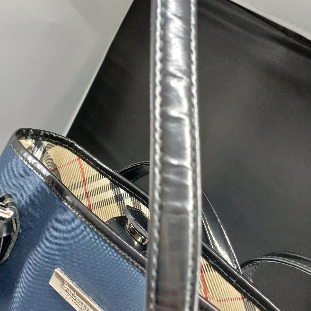 ショルダー部分シワよってます