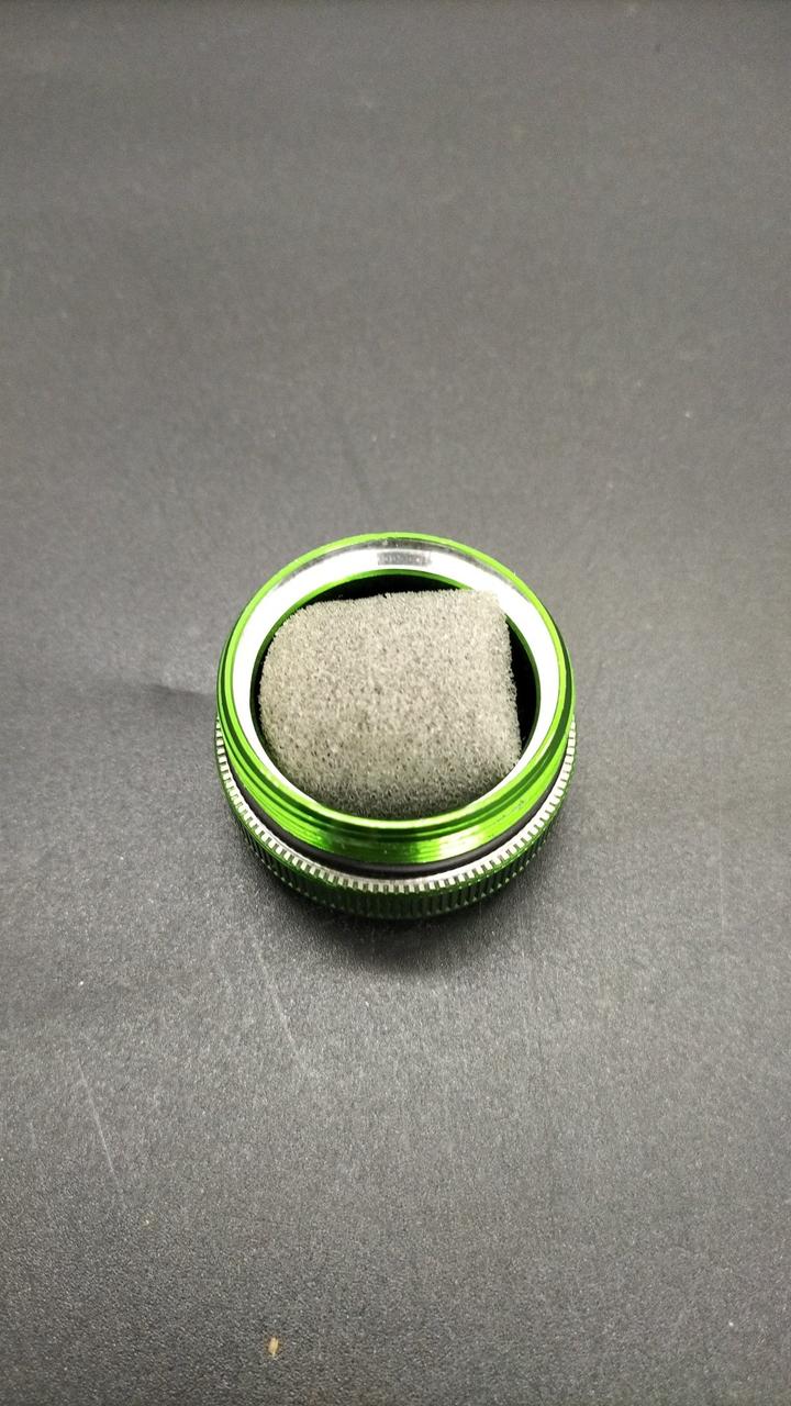 替えの電球が収納されています。