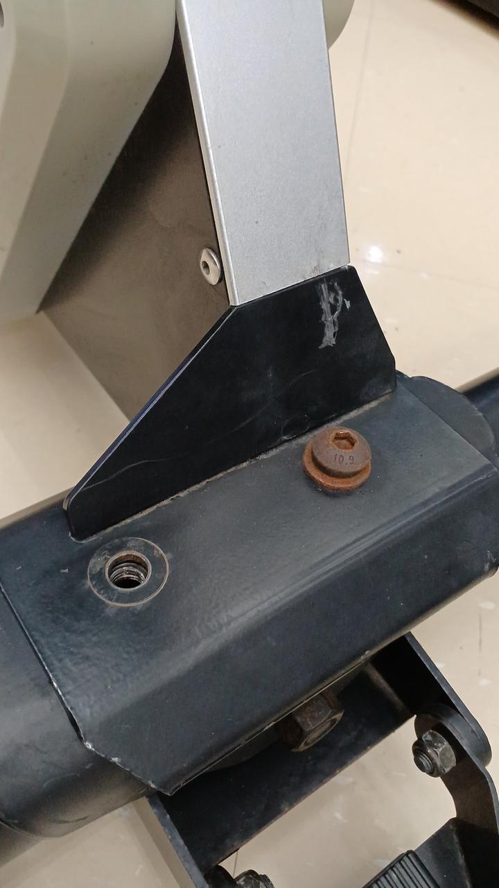 ネジが一本欠品しています。