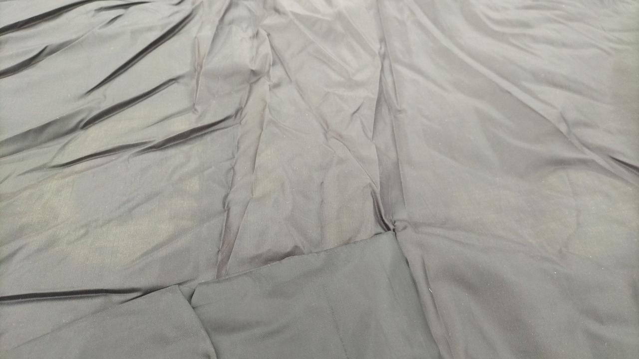 背面に色移り、色褪せが見られます。