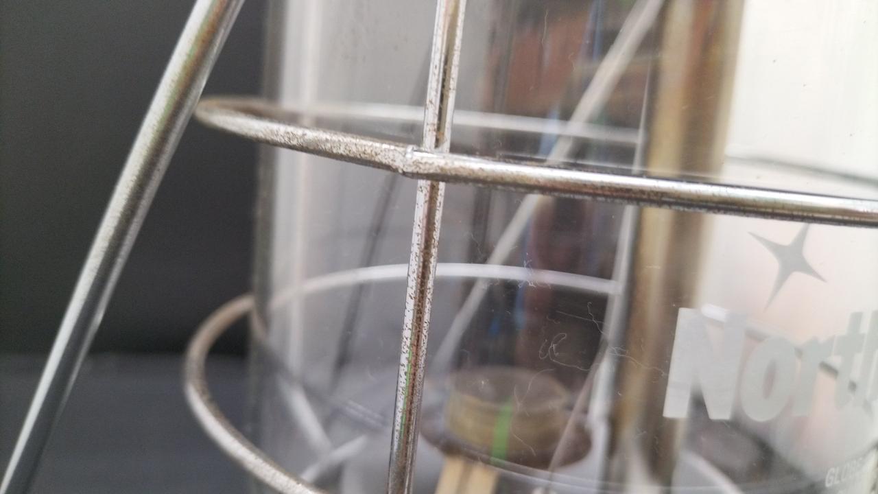 金属部分にサビがあります。