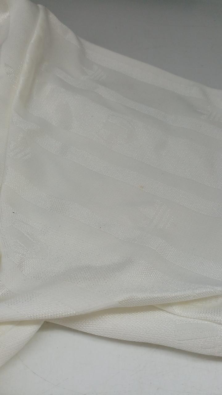 右袖背面の染みです。