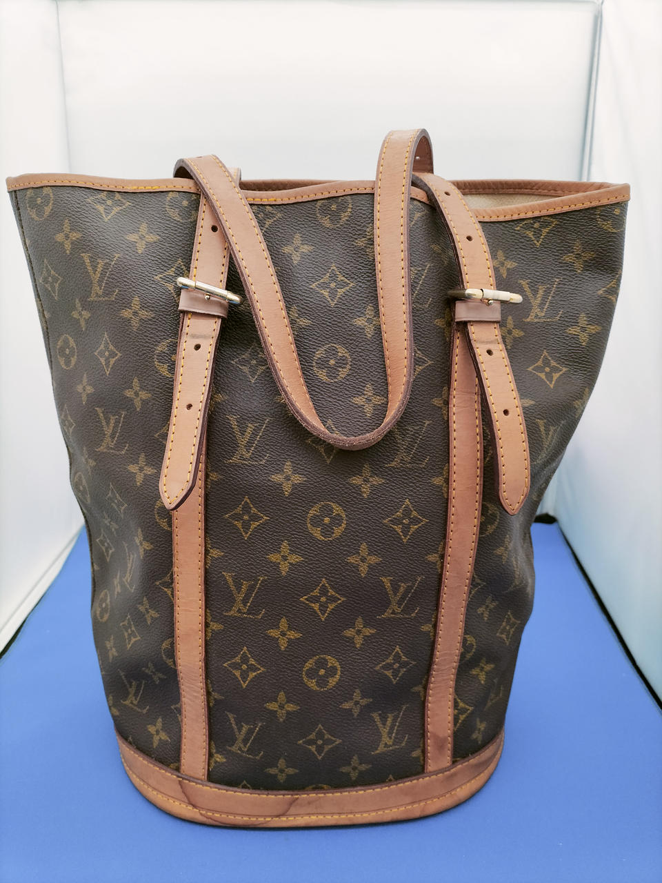 よれ·シワ·シミあり