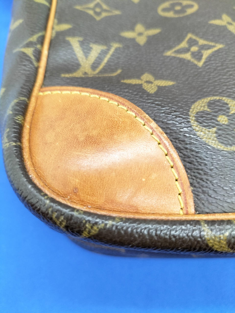 シミあり　角スレあり