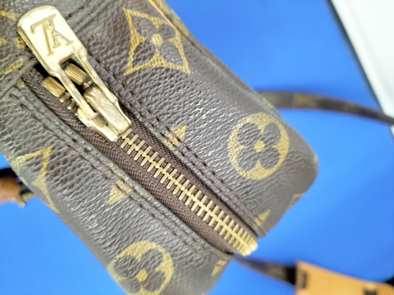 金属部変色あり