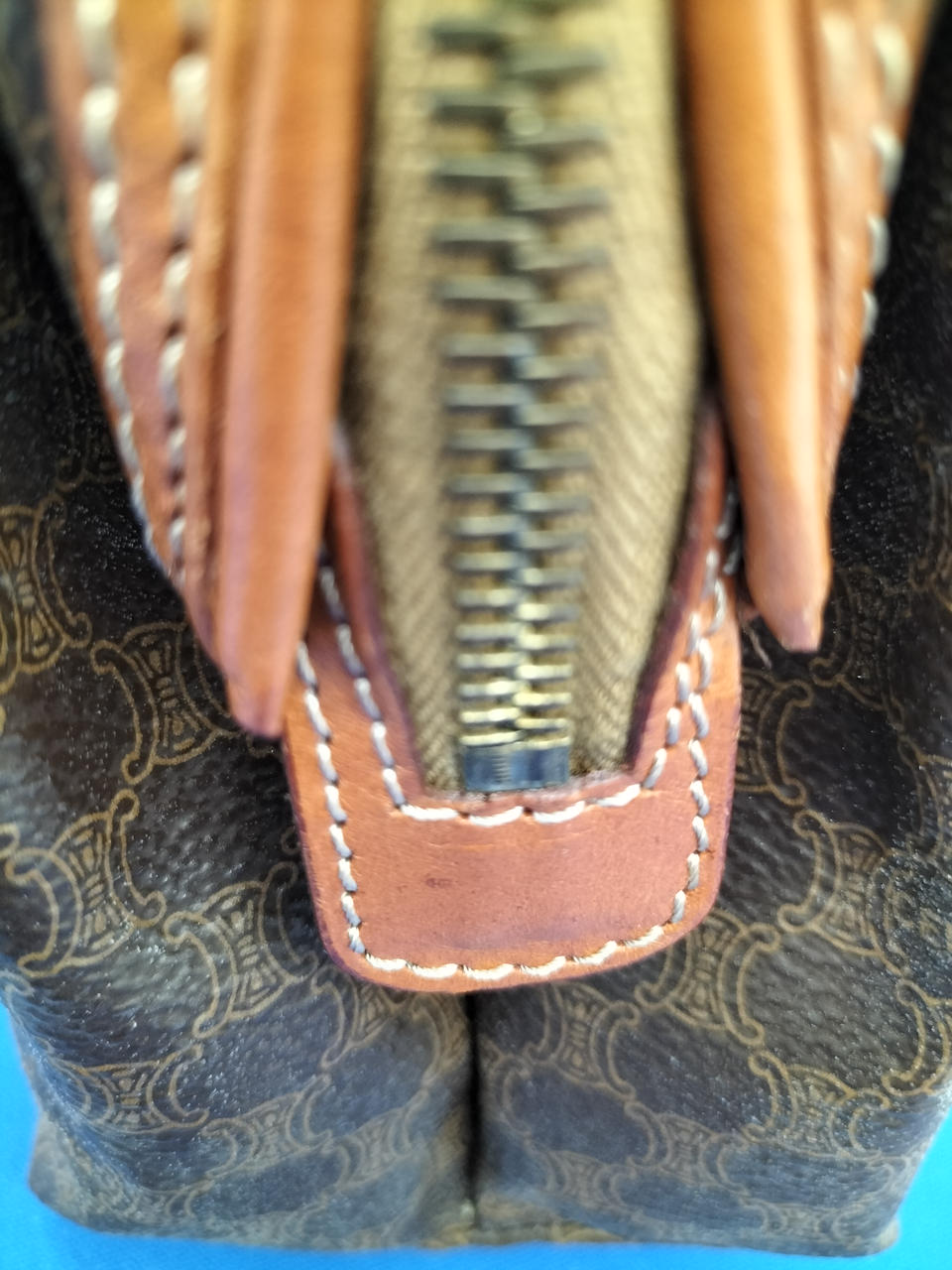 レザー部シミあり