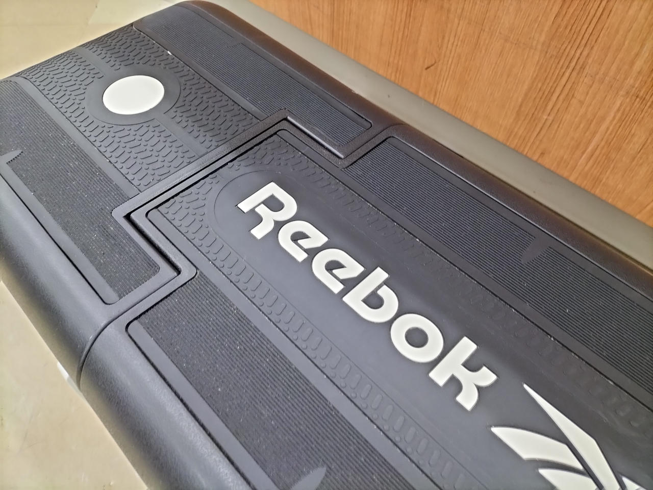 Reebok トレーニングベンチ 黒/赤 Reebok トレーニングベンチ 黒/赤 Amazon.co.jp: リーボック