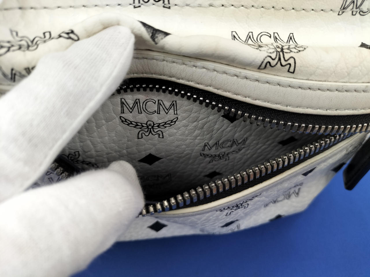 正面前側ポケット