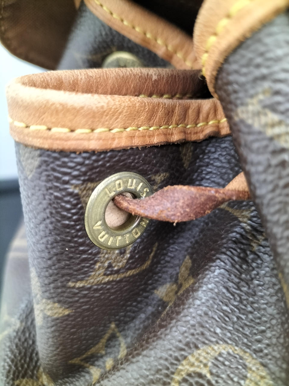 金属部くすみあり