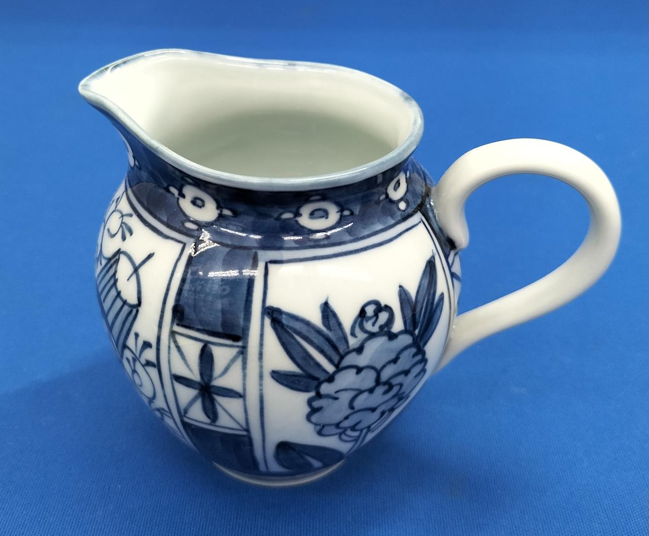 幅約11cm
高さ約8.5cm