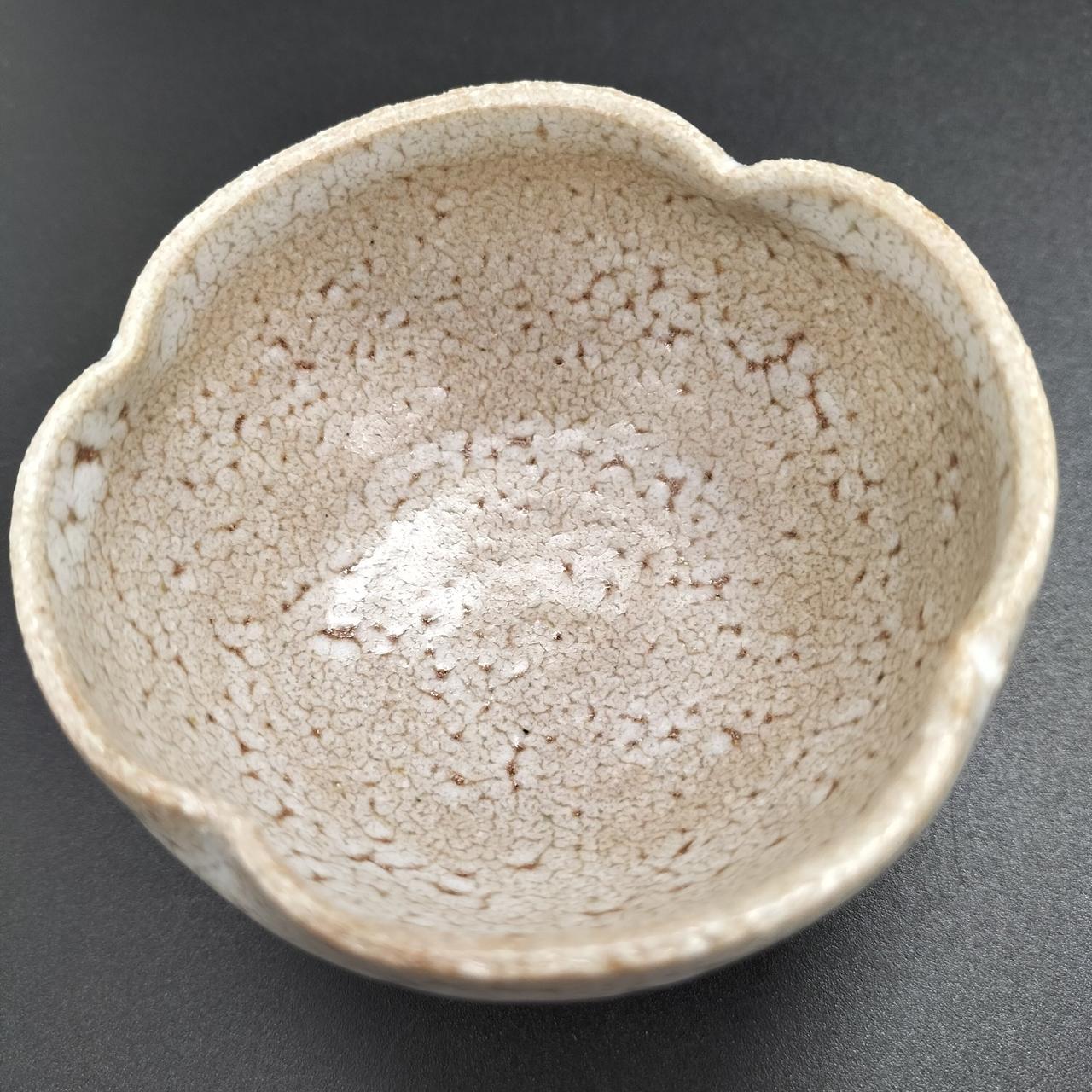 こちらは小鉢のように思われます。