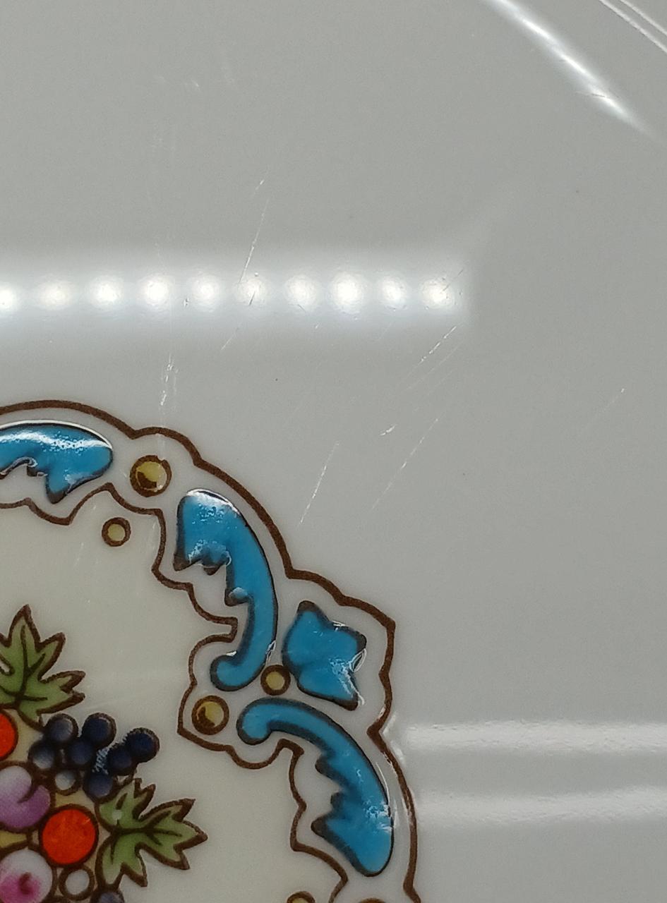 小さなキズみられるお皿もございます。