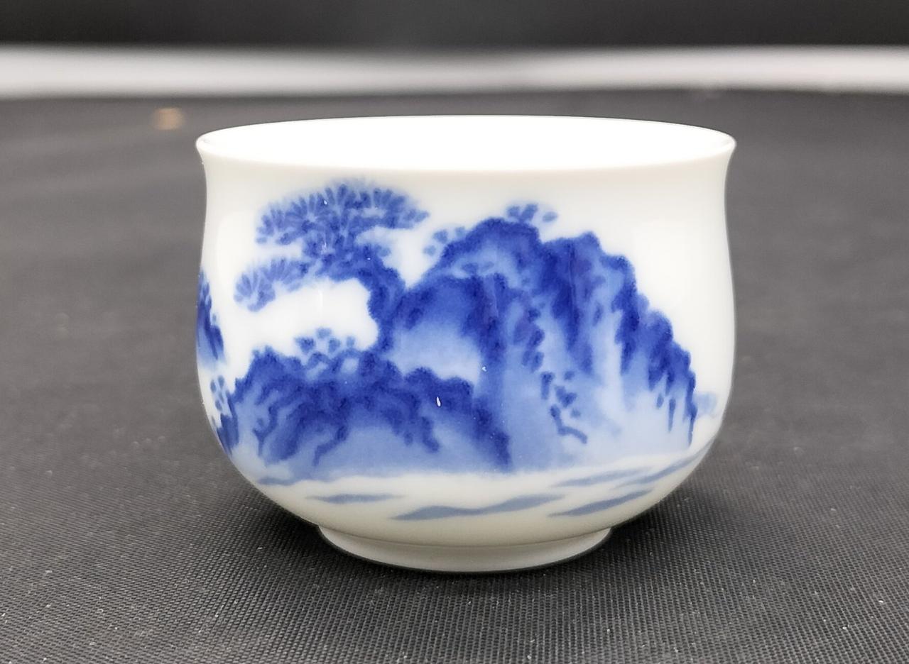 口径約4.5cm
高さ約3.5cm