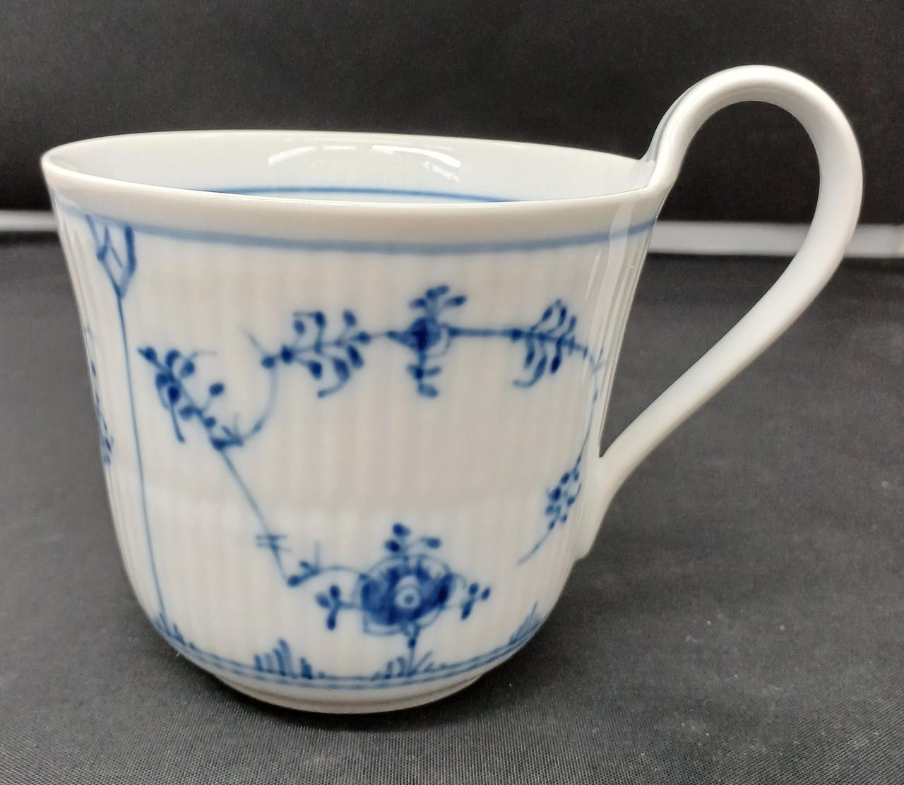 口径約9.5cm
高さ約8cm