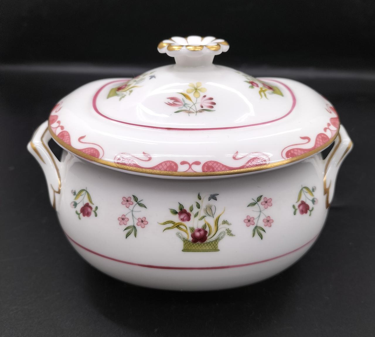 幅約13cm
高さ約10cm