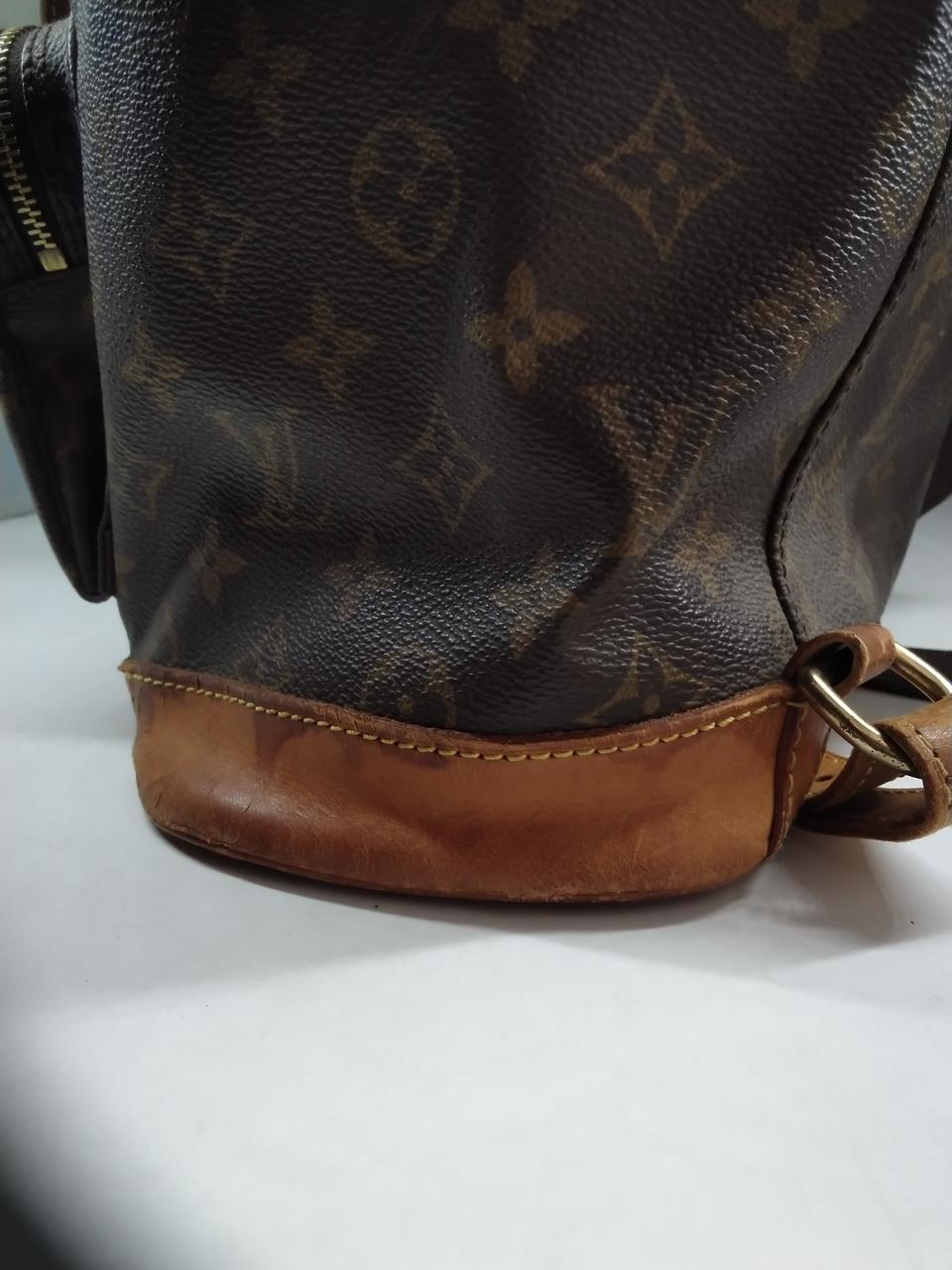 レザー部シミあり