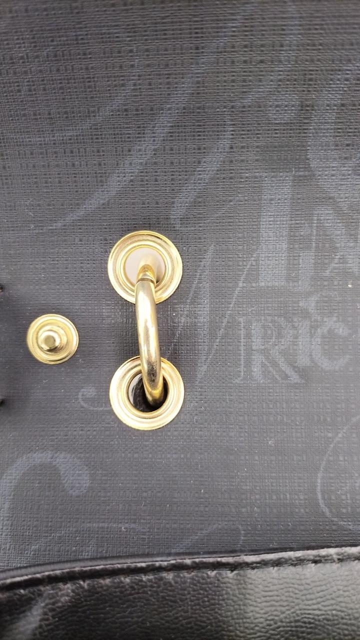 リング状金具上下とも取れてます