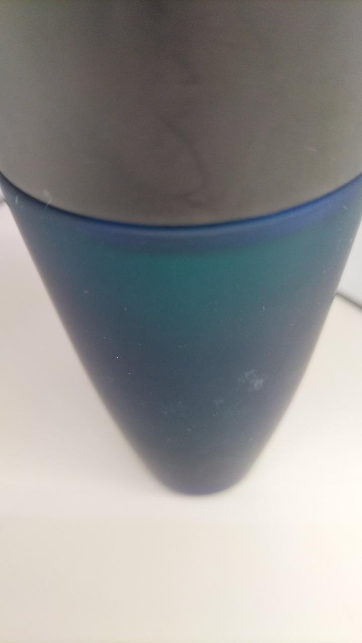 少し傾けています