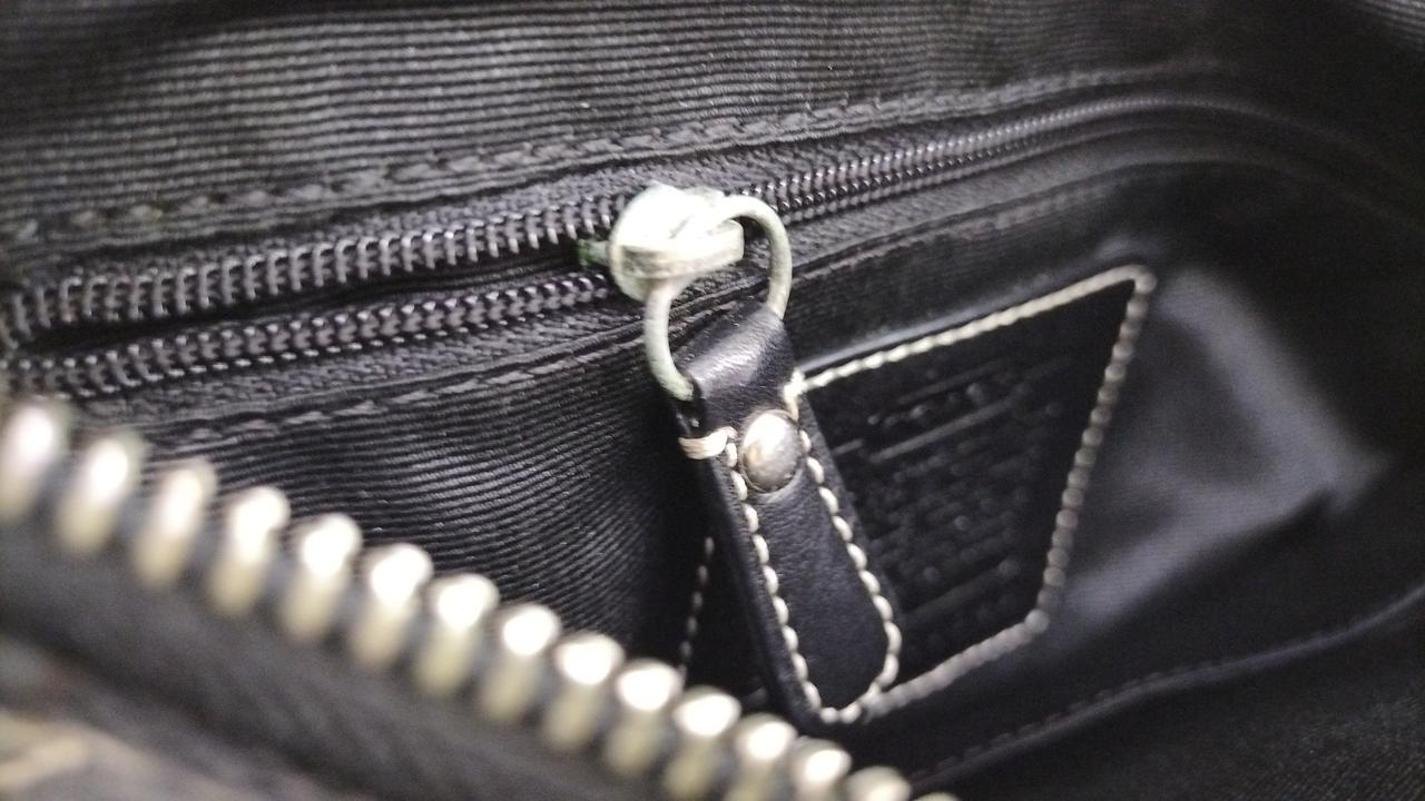 金属部品汚れあり