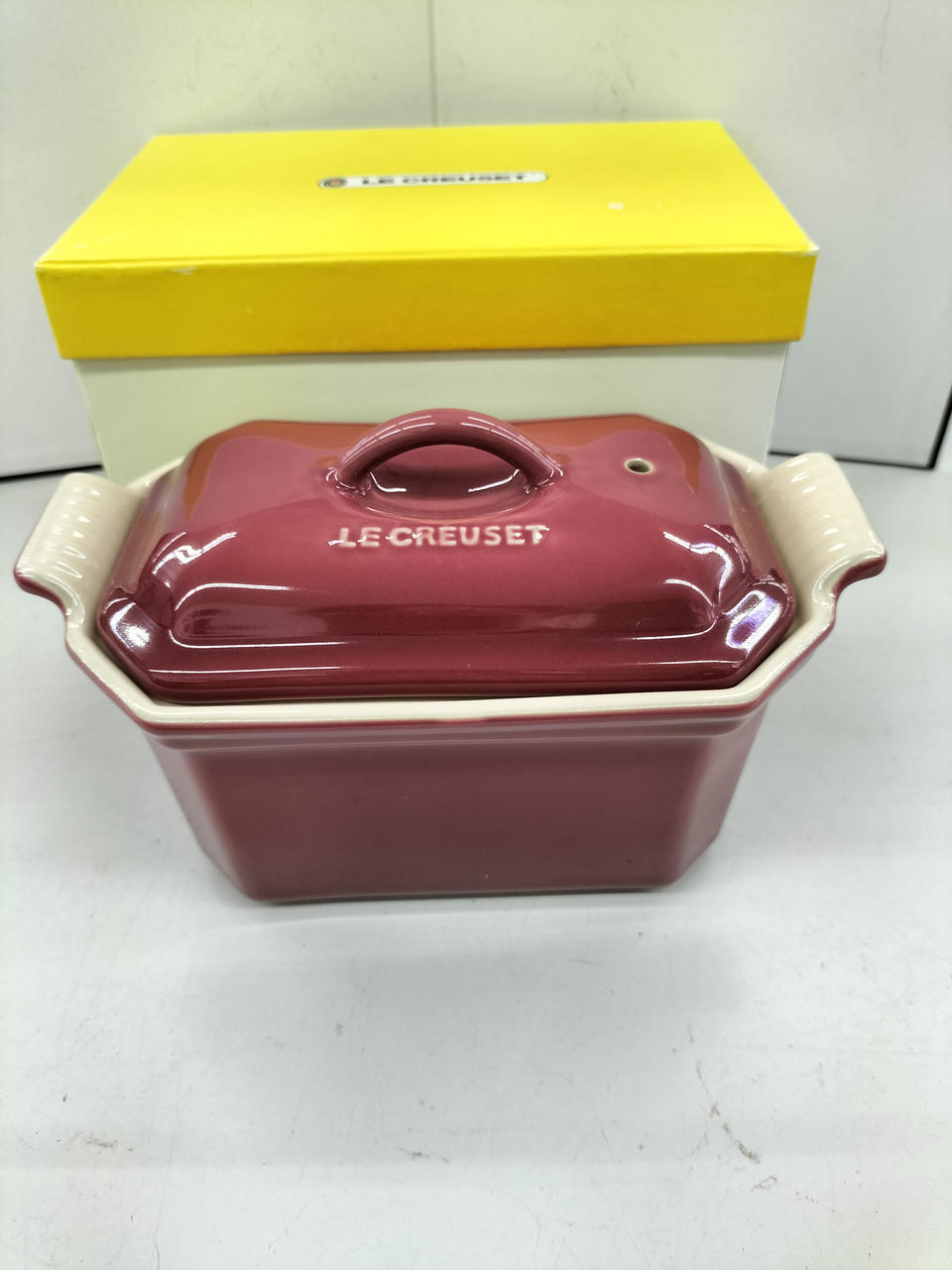 ル・クルーゼ　　テリーヌ型　28cm③④⑤ 三本　蓋付き Amazon｜ルクルーゼ テリーヌ レクタ 28cm 鋳物 ホーロー 耐熱容器