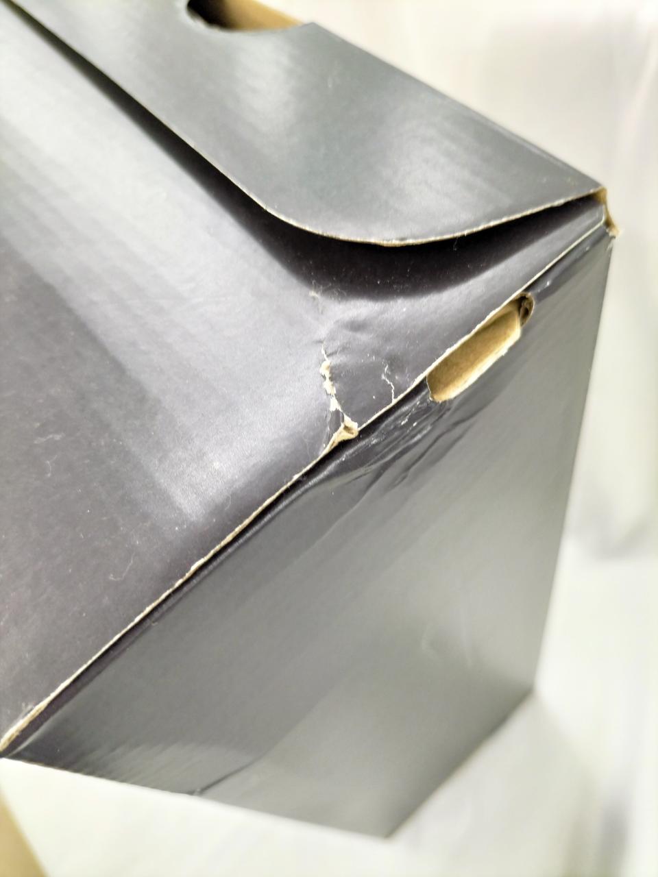 箱キズあります