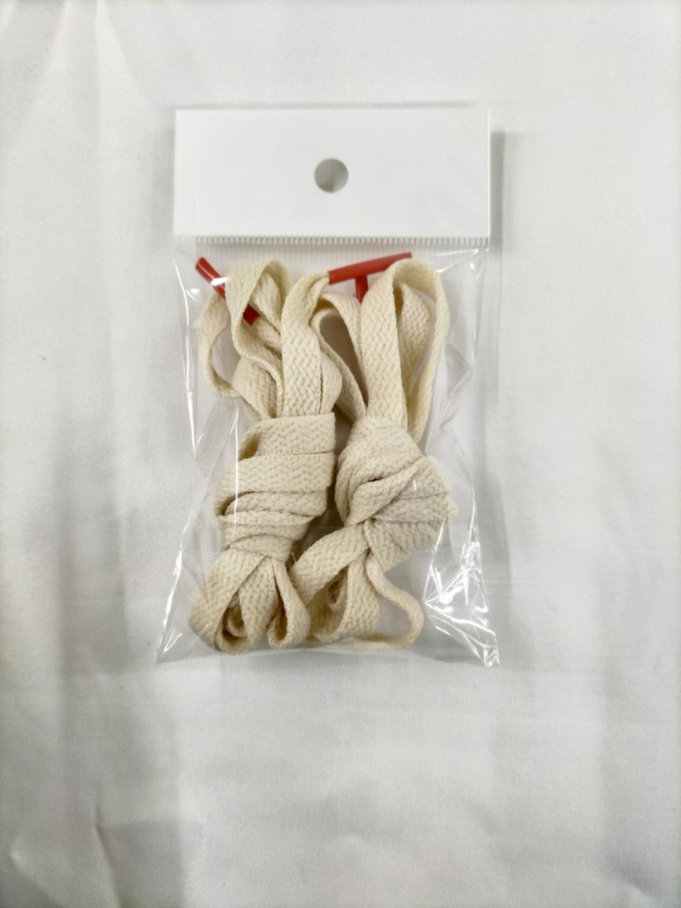 替えの紐ついてます