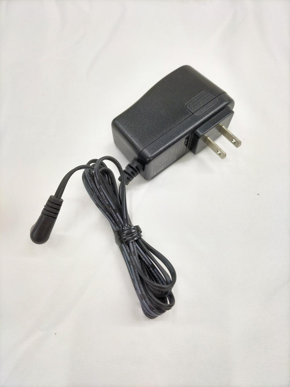 専用ACアダプター付属