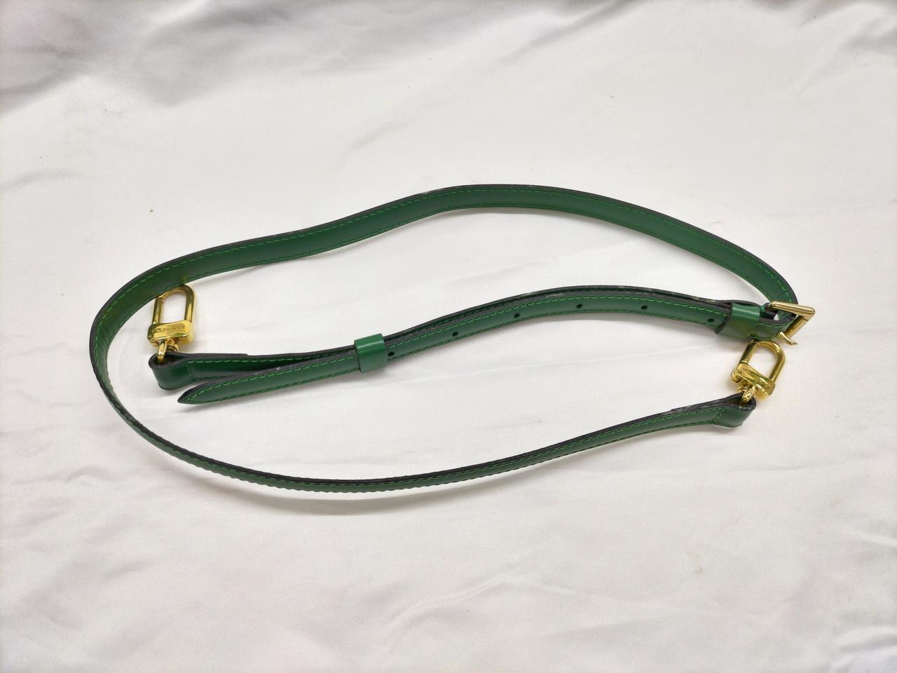 ショルダーストラップ付いてます♪