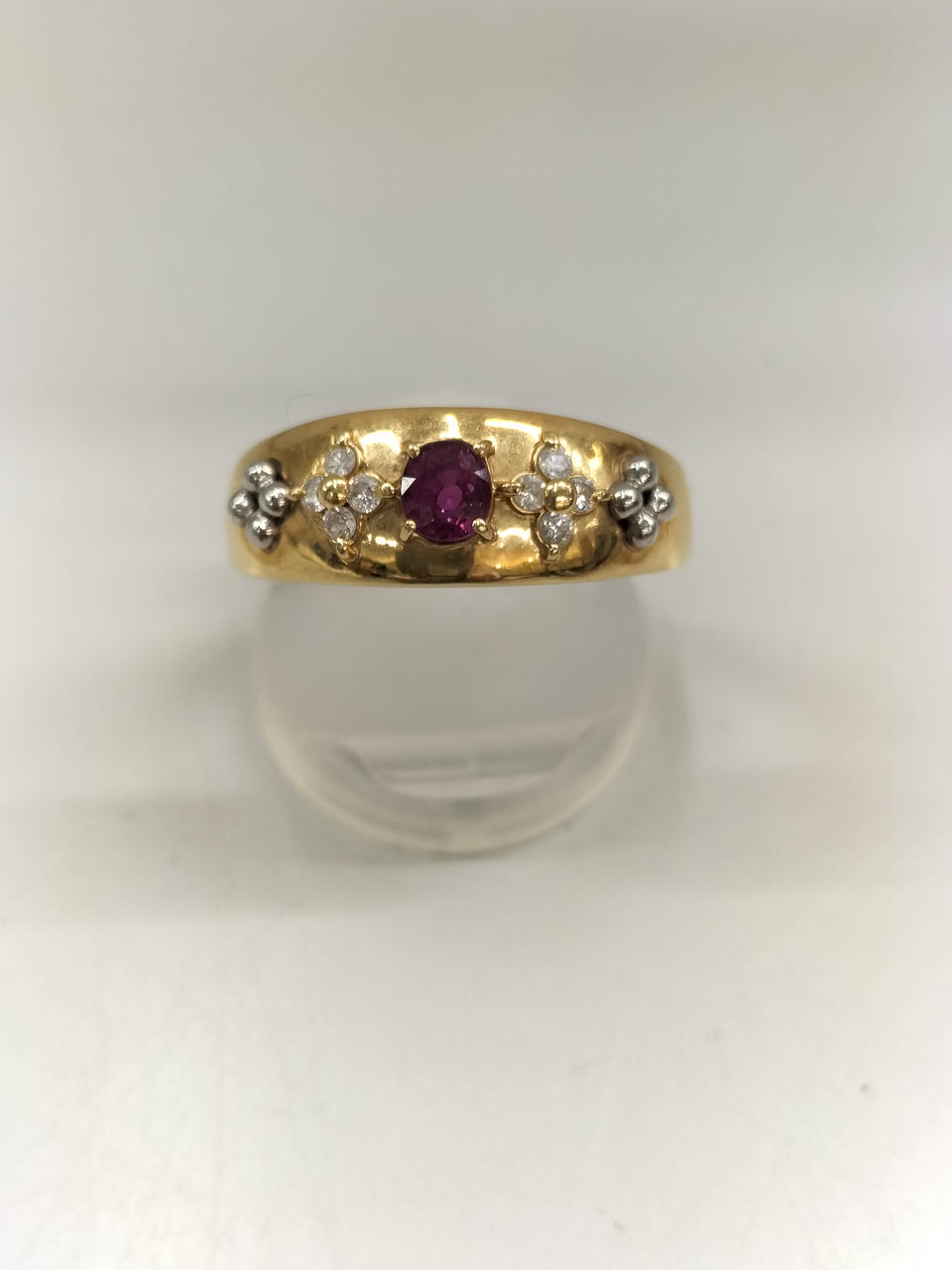 ルビーと思われます。