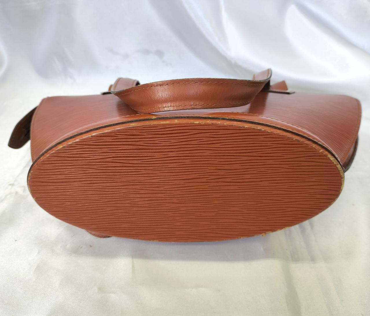 側面は綺麗ですがフチが剥がれあり