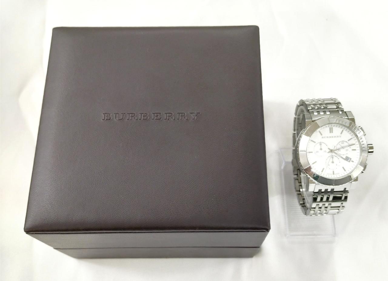 時計スタンドは付属しません。