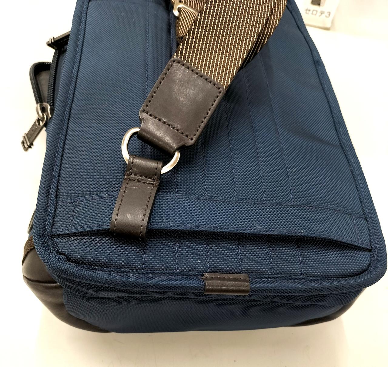 ストラップがスライド式です。