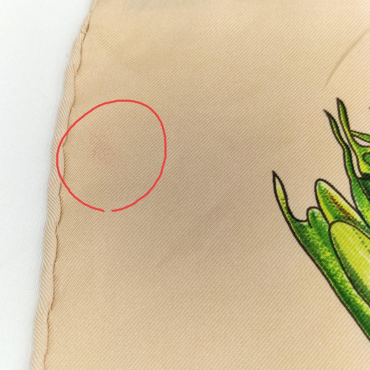 紅汚れのような跡あり