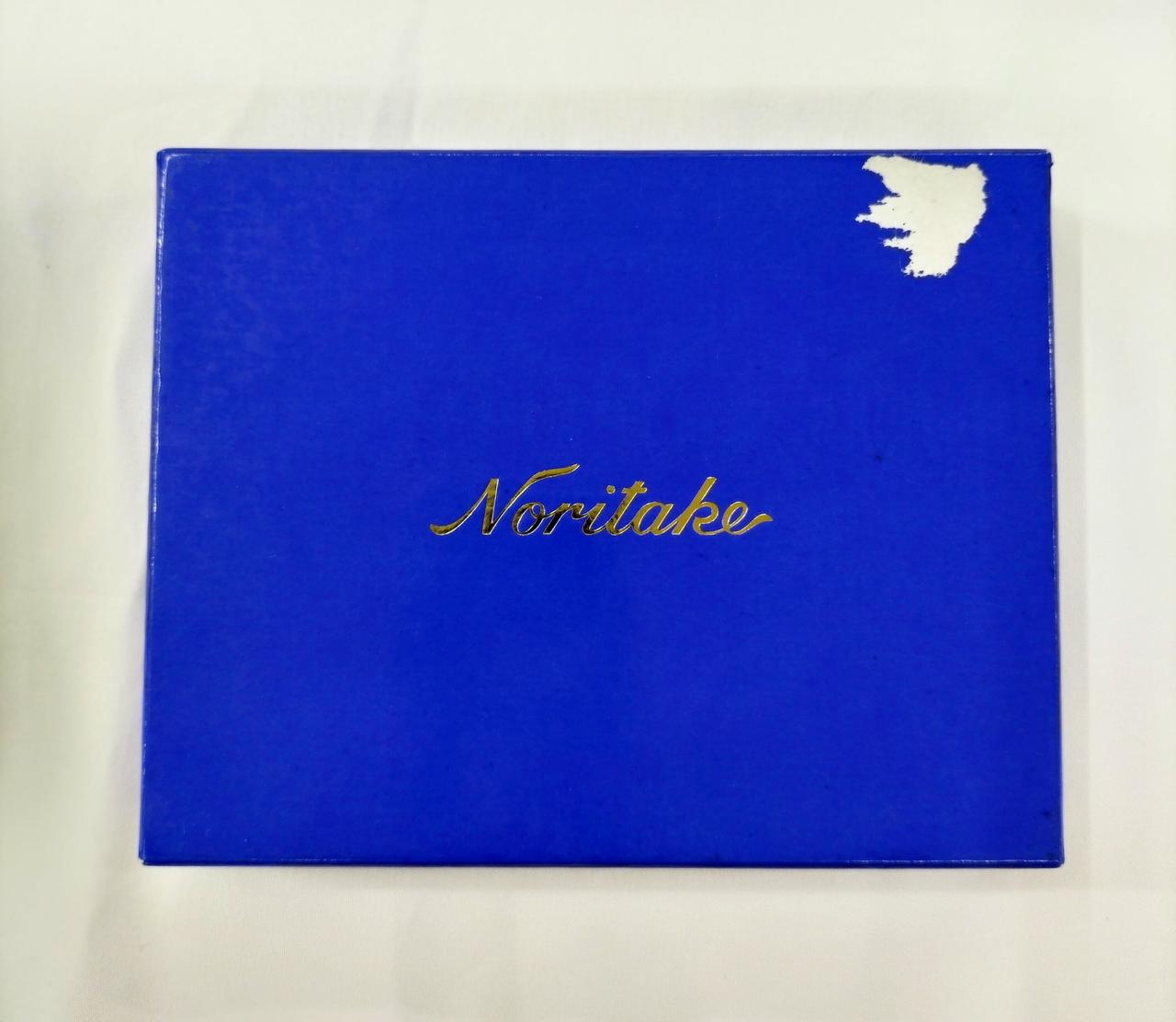 箱天面シール剥がしヤブレあり